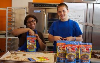 Homeless Youth Serve Up Gourmet Pet Treats at Lindy &#038; Company