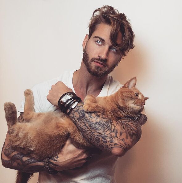 meow hot model loves his adorable cat