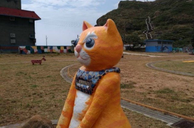 tiny taiwanese town turns to kitties for tourism