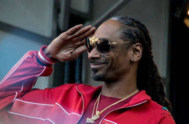 snoop dogg offers to adopt abandoned dog named after him