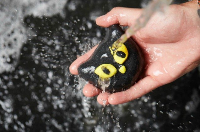 lushs bewitched bubble bar is halloween purrfection