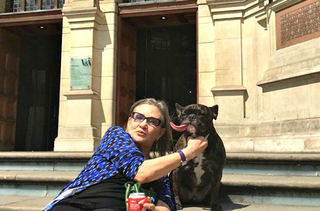 carrie fisher 8217 s frenchie pays tribute in star wars movie promotion