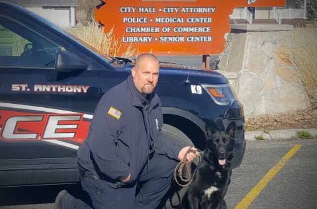 chips star erik estrada donates drug sniffing dog to police depa