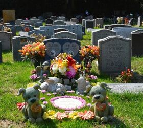 8 world renown pet cemeteries