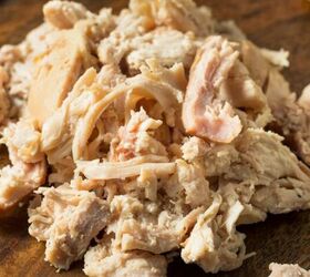 this easy 3 ingredient recipe makes the perfect cat treat, Shredded chicken image via Canva