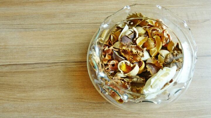 5 common home decor items that are risky to keep around dogs, Potpourri image via Canva