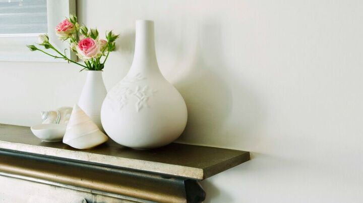 5 common home decor items that are risky to keep around dogs, Vases image via Canva