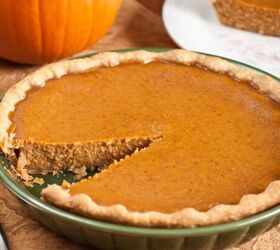5 foods to keep away from your cat this fall, Pumpkin pie image via Canva