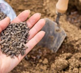 5 items in your shed that are dangerous for pets, Garden fertiliser image via Canva