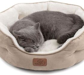 3 easy tips for taking even better care of your older cat, Bedsure Soft Plush Round Cat Bed image via Amazon